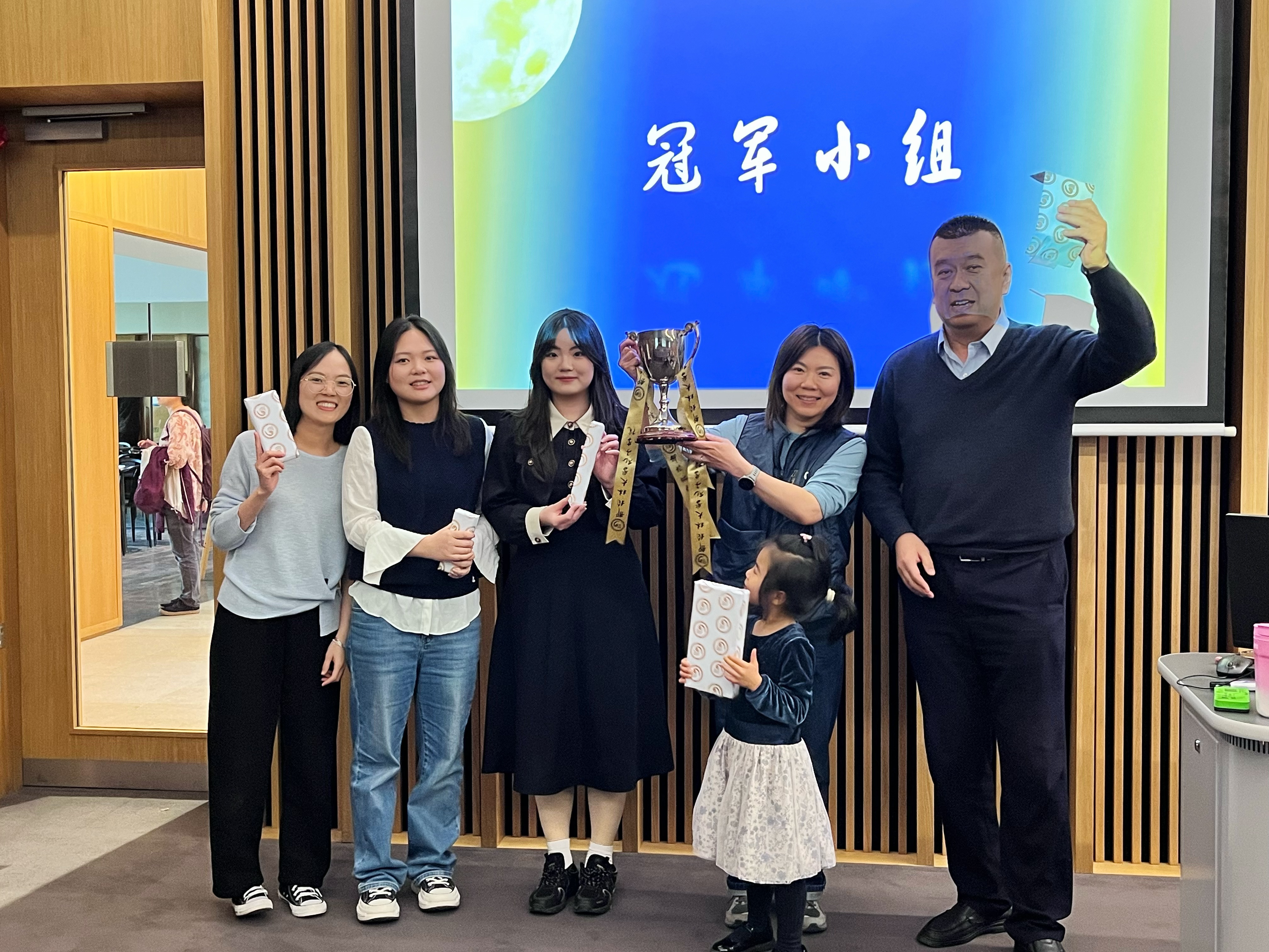 都柏林大学孔子学院迎新暨中秋团建活动圆满举办
